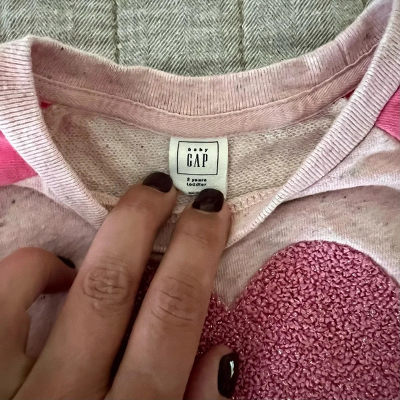 Gap Kids Girls Heart Sweatshirt, Size 2T - Picture 3 of 4